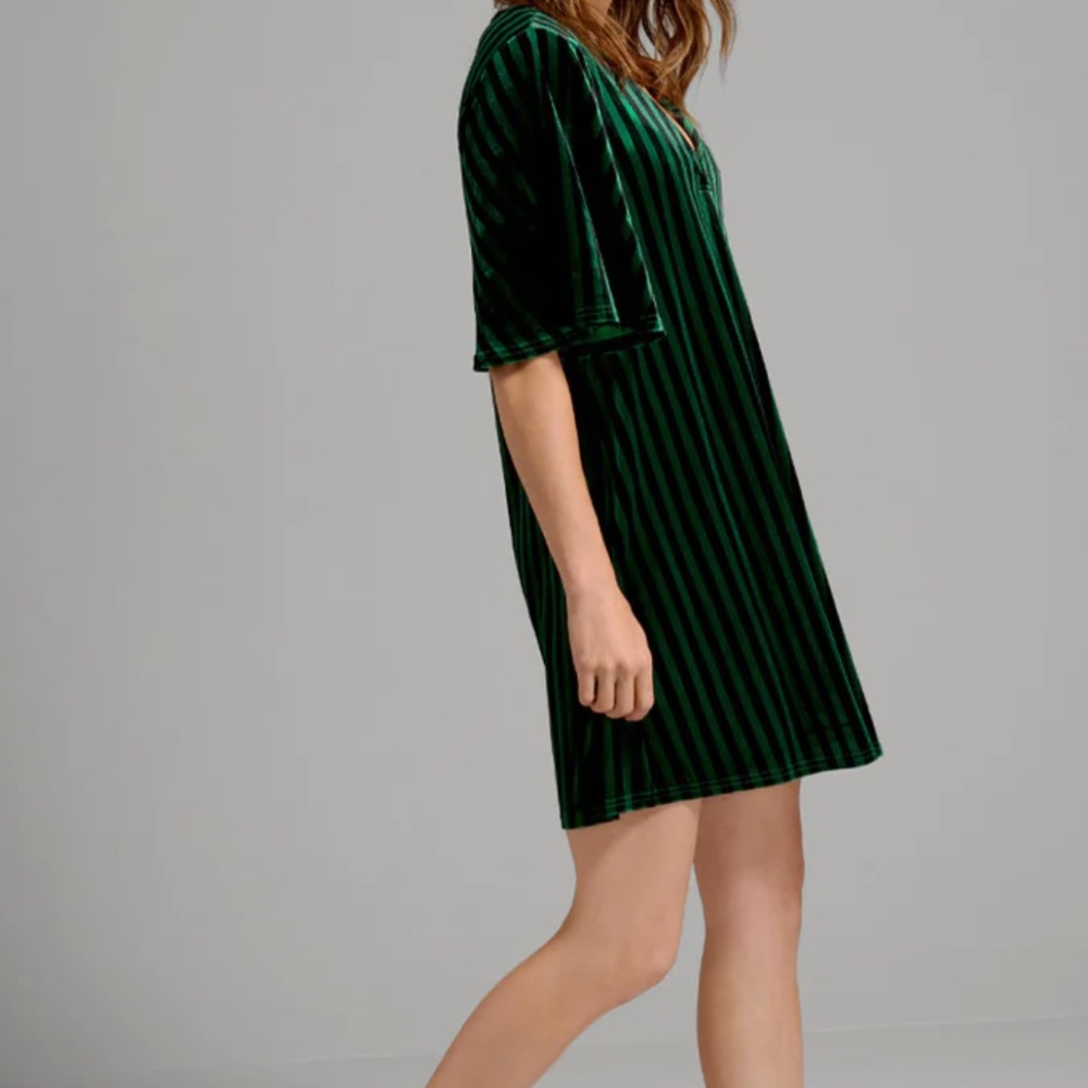 Conjuring Magic Shift Dress - Picture 3 of 9